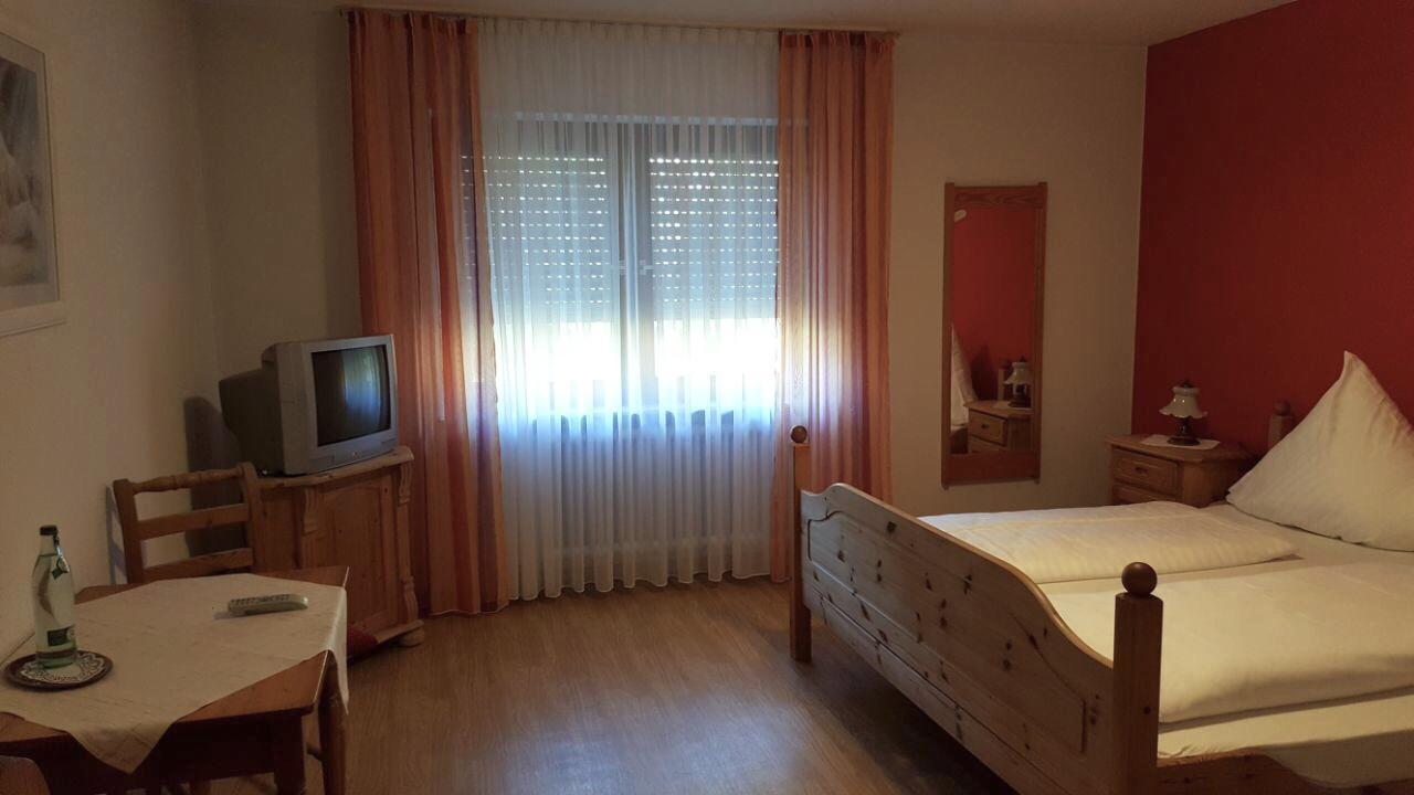 Hotel Gasthof Zum Lowen Wiechs am Randen Exterior photo
